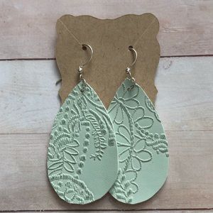 NWT Handcut textured mint green teardrop earrings